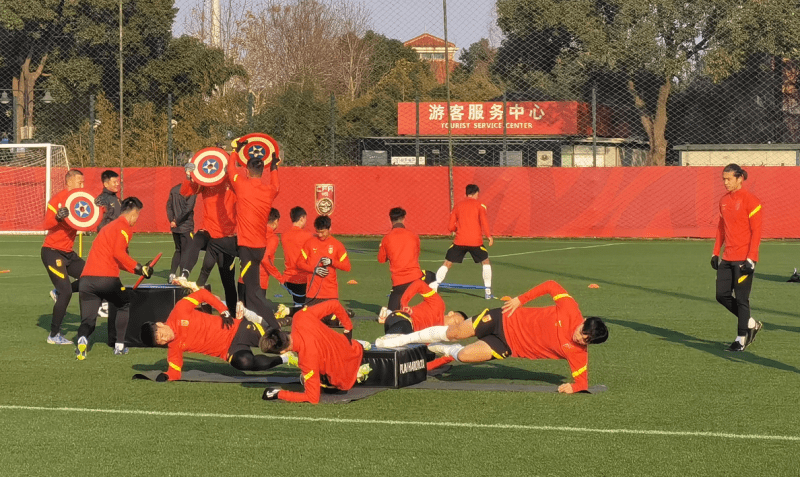 法兰克福迎中超关键赛;今晚篮板制胜;气氛紧张;医务组通报恢复-米兰官方网站