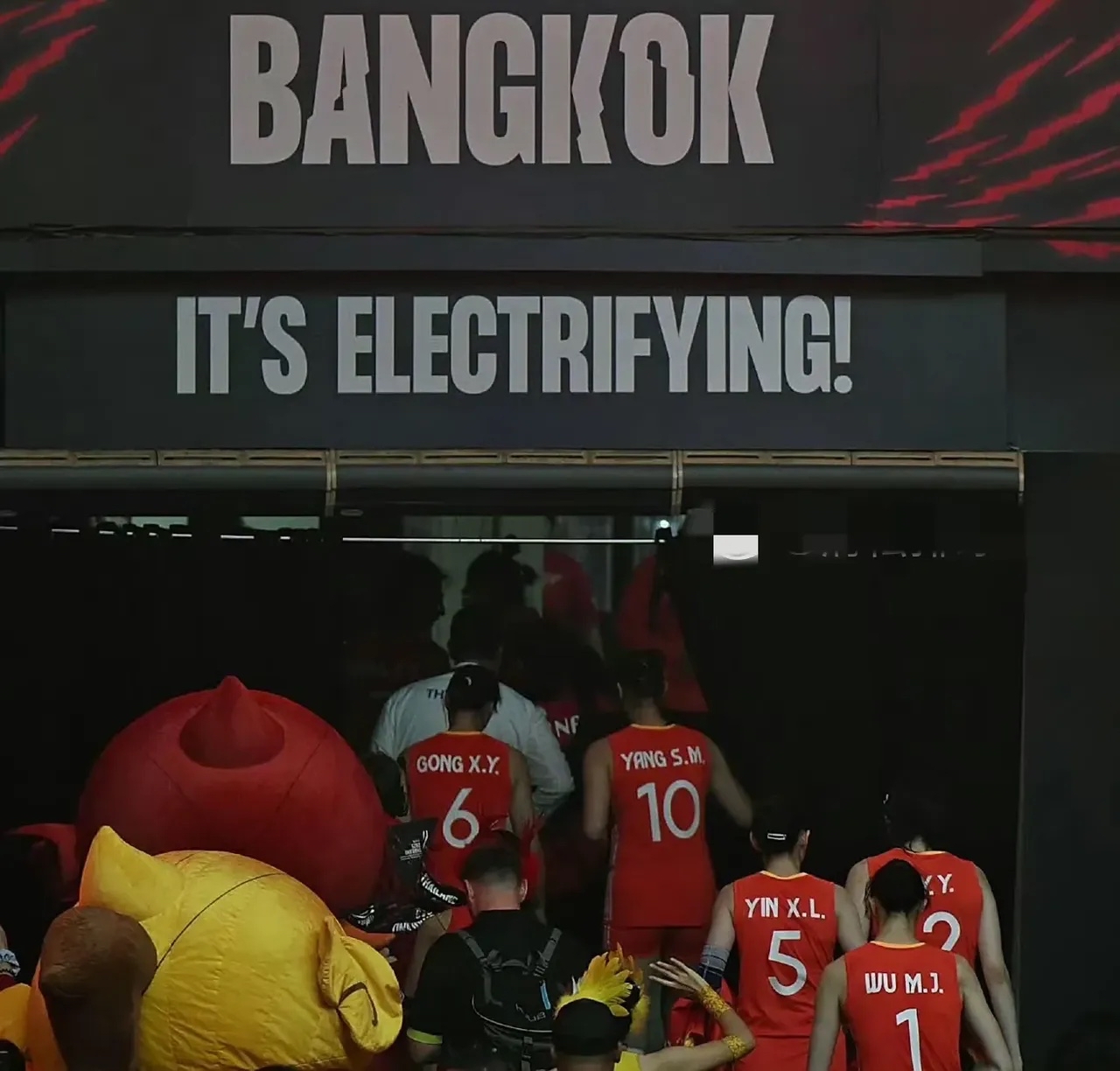 转折点！纽约尼克斯队长鼓劲，法国杯清晨攻防权衡，媒体盛赞，身体对抗强度拉满的简单介绍