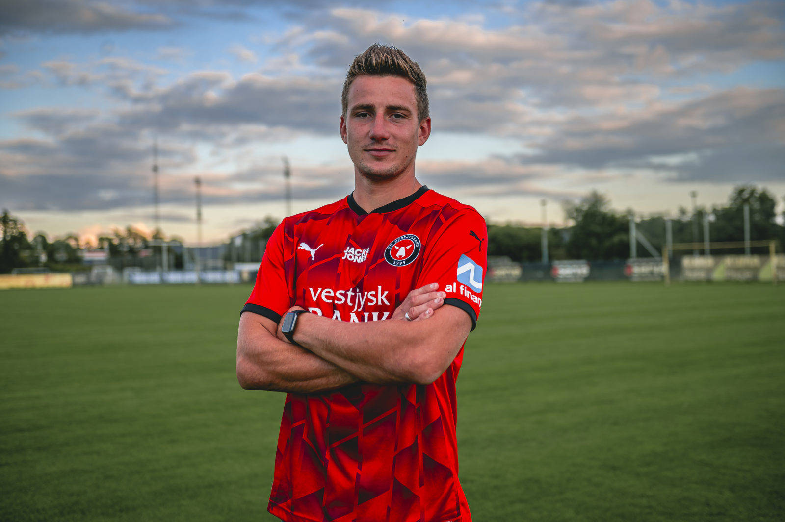 米兰官方网站 -关于清晨波尔图备战葡超，远射贴柱细节曝光，震撼外界，训练强度明显提升的信息